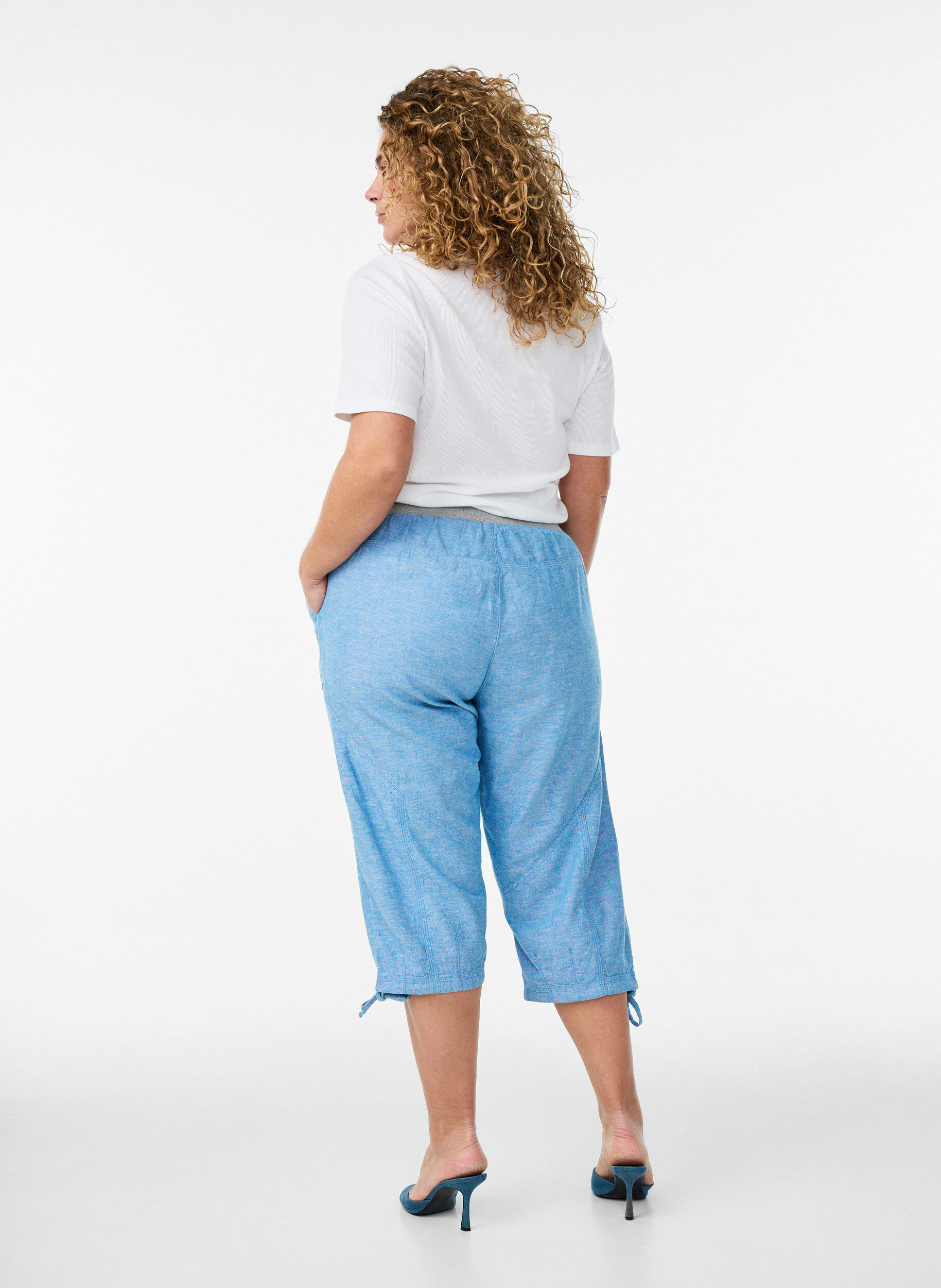ZizziCapribroek van katoen en linnen met elastische taille en strikkoord, Blauw, Model image number 1