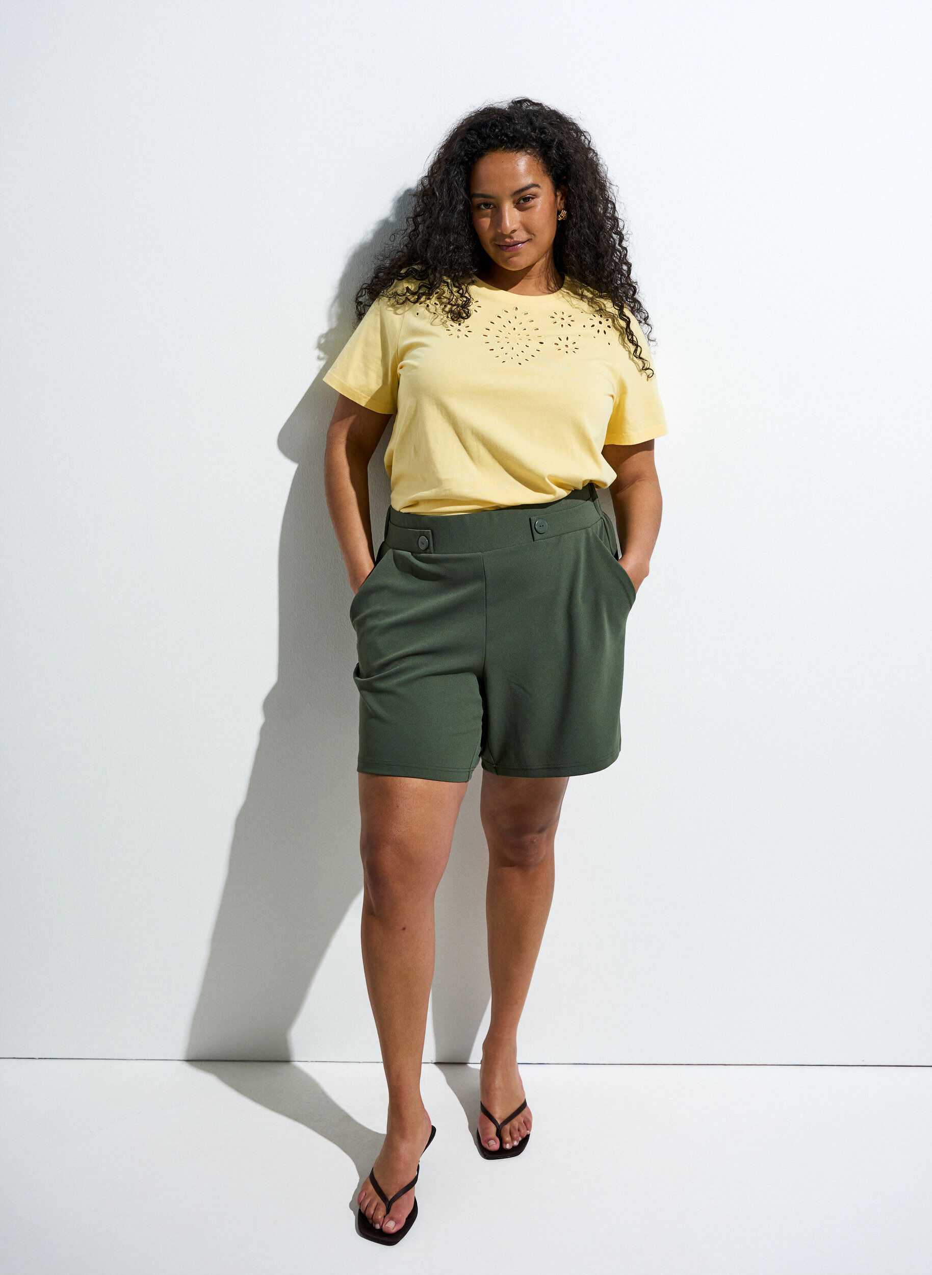 ZizziKorte broek met zakken en losse pasvorm, Groen, Image image number 0