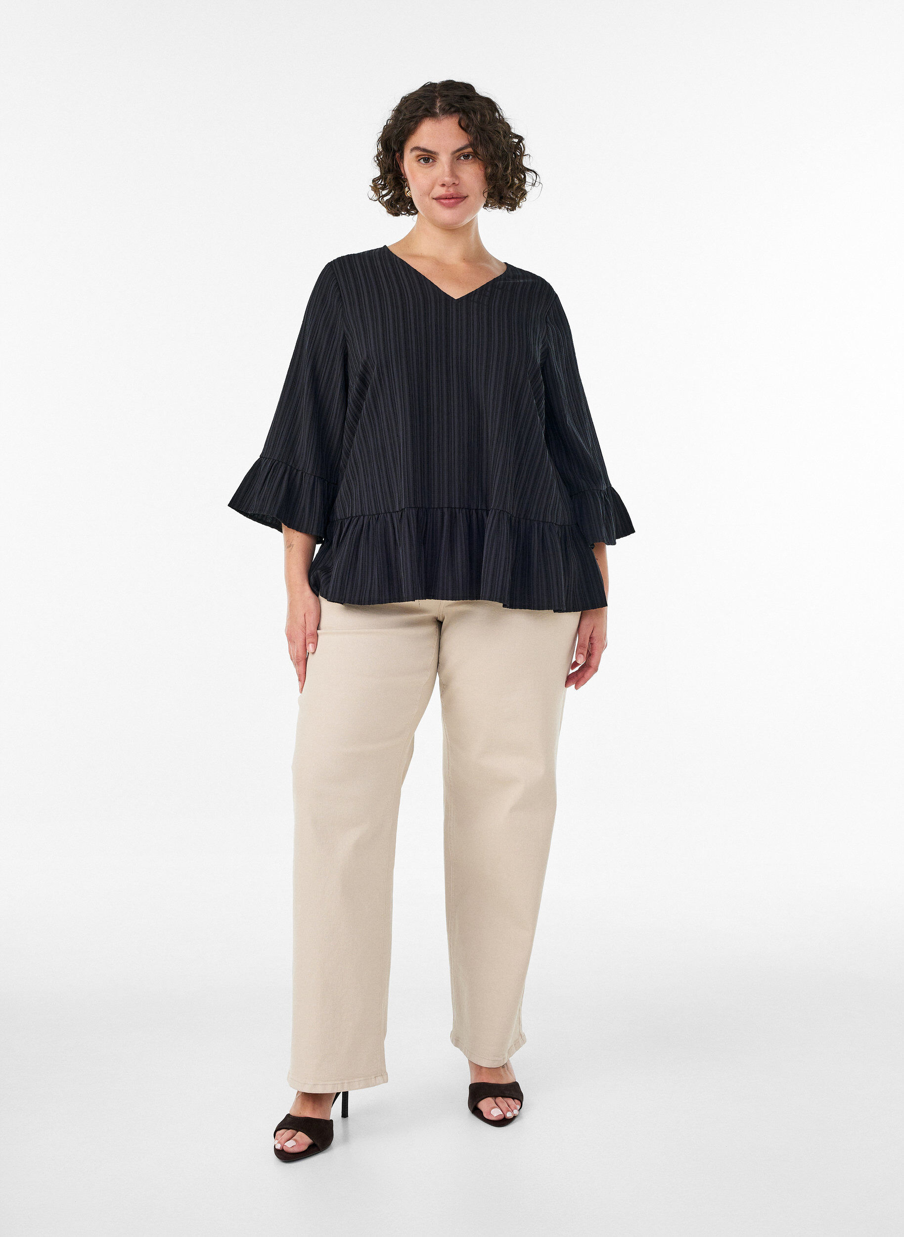 ZizziBlouse textur&eacute;e avec col V et volants, Noir, Model image number 1