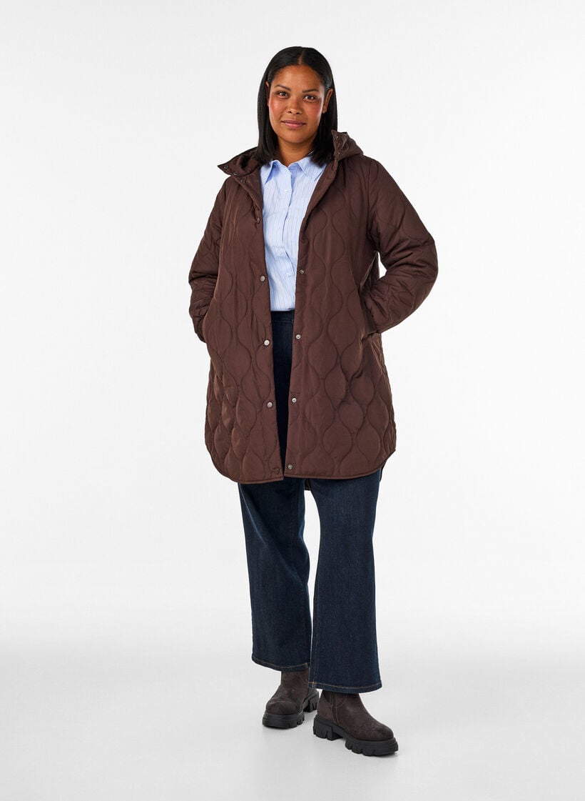 Veste matelass&eacute;e mi-longue avec capuche, 1682, Model image number 1