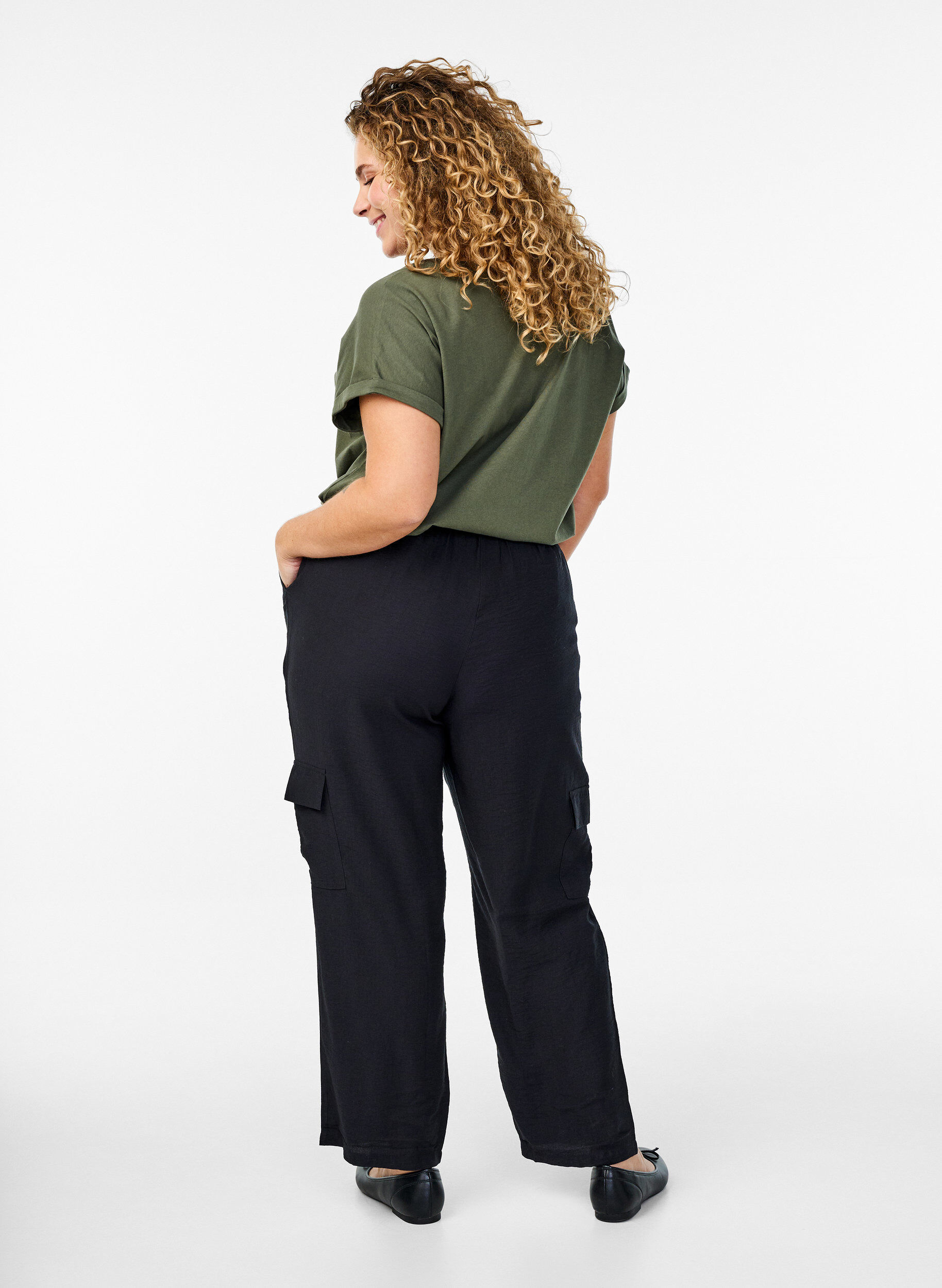 Zizzi Pantalon cargo taille haute, Noir, Model image number 1