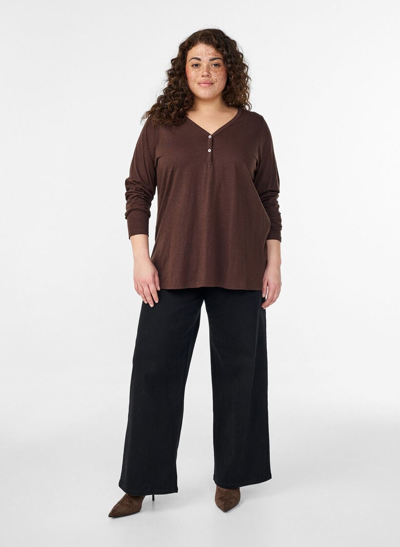 T-shirt &agrave; manches longues avec col V et boutons, Marron, Model image number 1