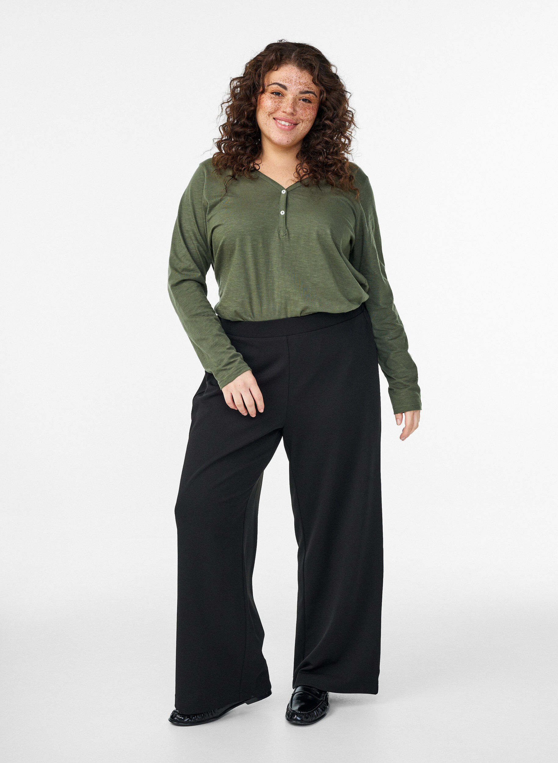 ZizziT-shirt met lange mouwen, V-hals en knopen, Groen, Model image number 1