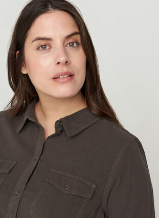 Chemise longue en coton avec poches à la poitrine, Khaki Green, Model image number 2