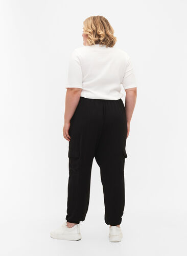 Pantalon cargo de couleur unie avec de grandes poches, Black, Model image number 1