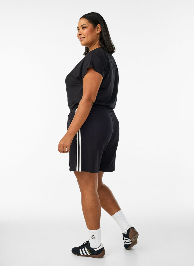 Short taille haute avec d&eacute;tails ray&eacute;s, Noir, Model image number 2