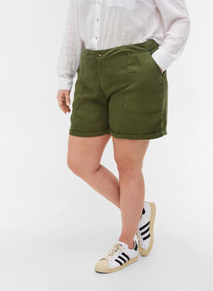 Short ample en lyocell avec poches, Kaki Green, Model image number 2