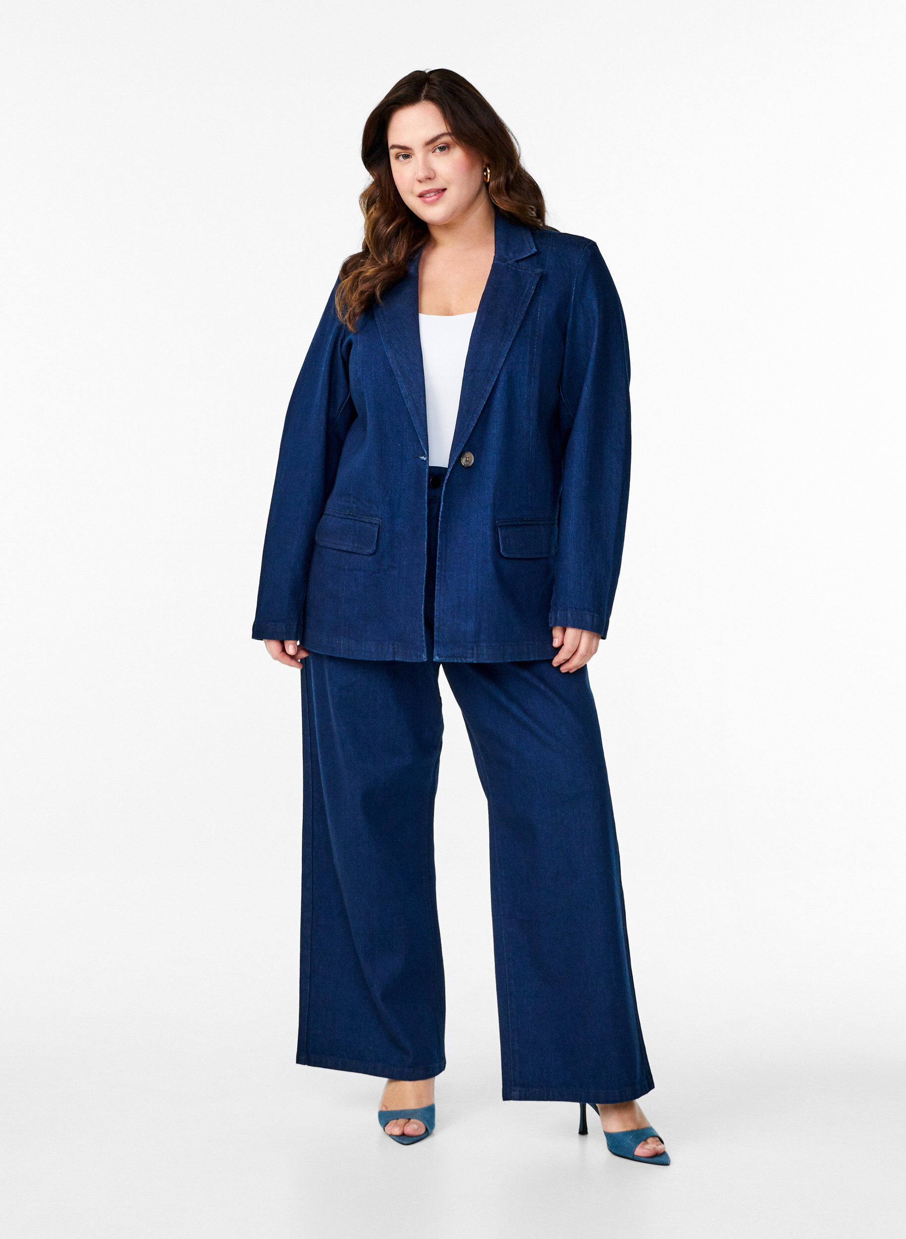 Zizzi Blazer en denim avec poches, Bleu, Model image number 1