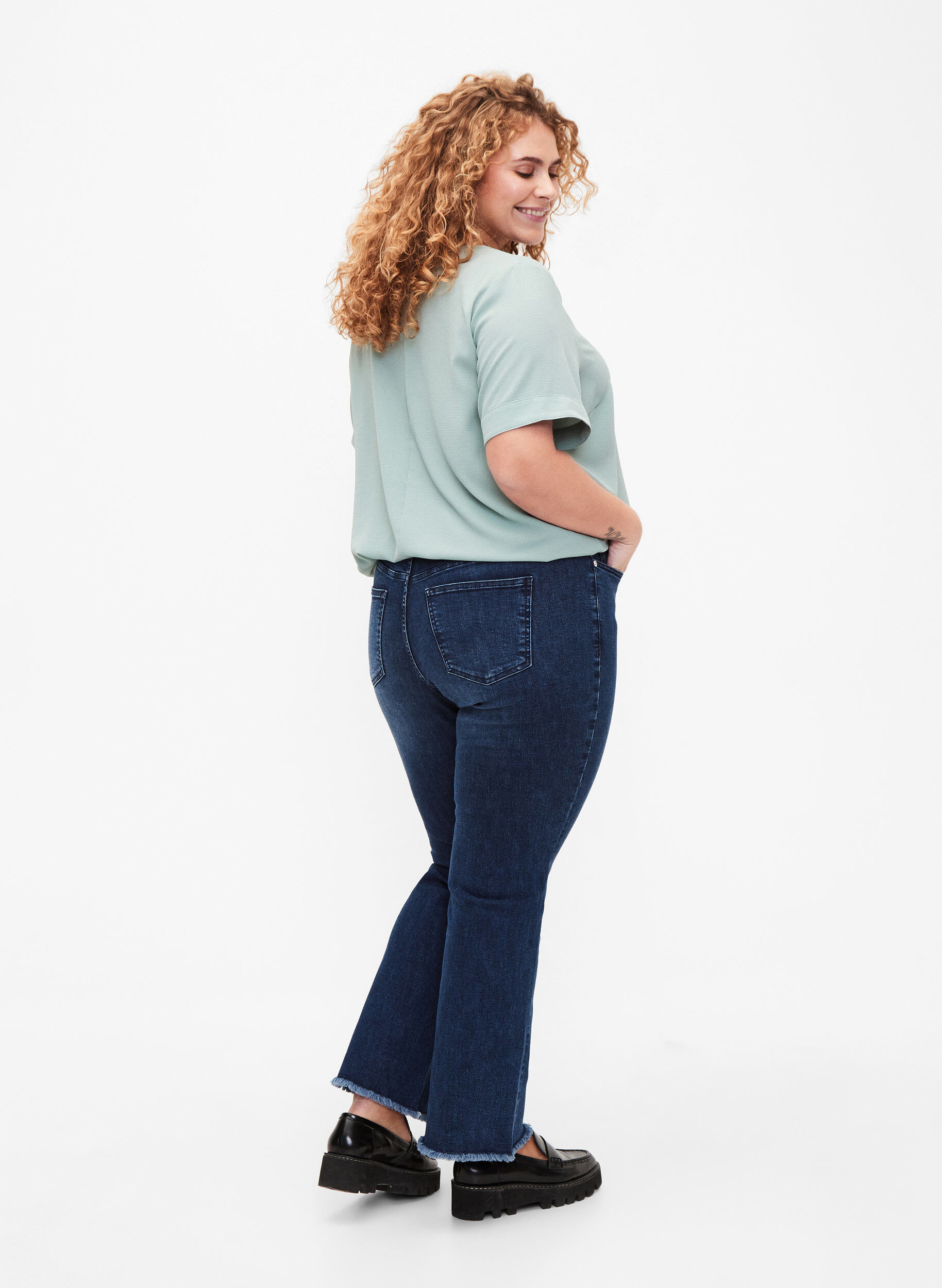 ZizziEllen bootcut jeans met rauwe rand, Blue denim, Model image number 1