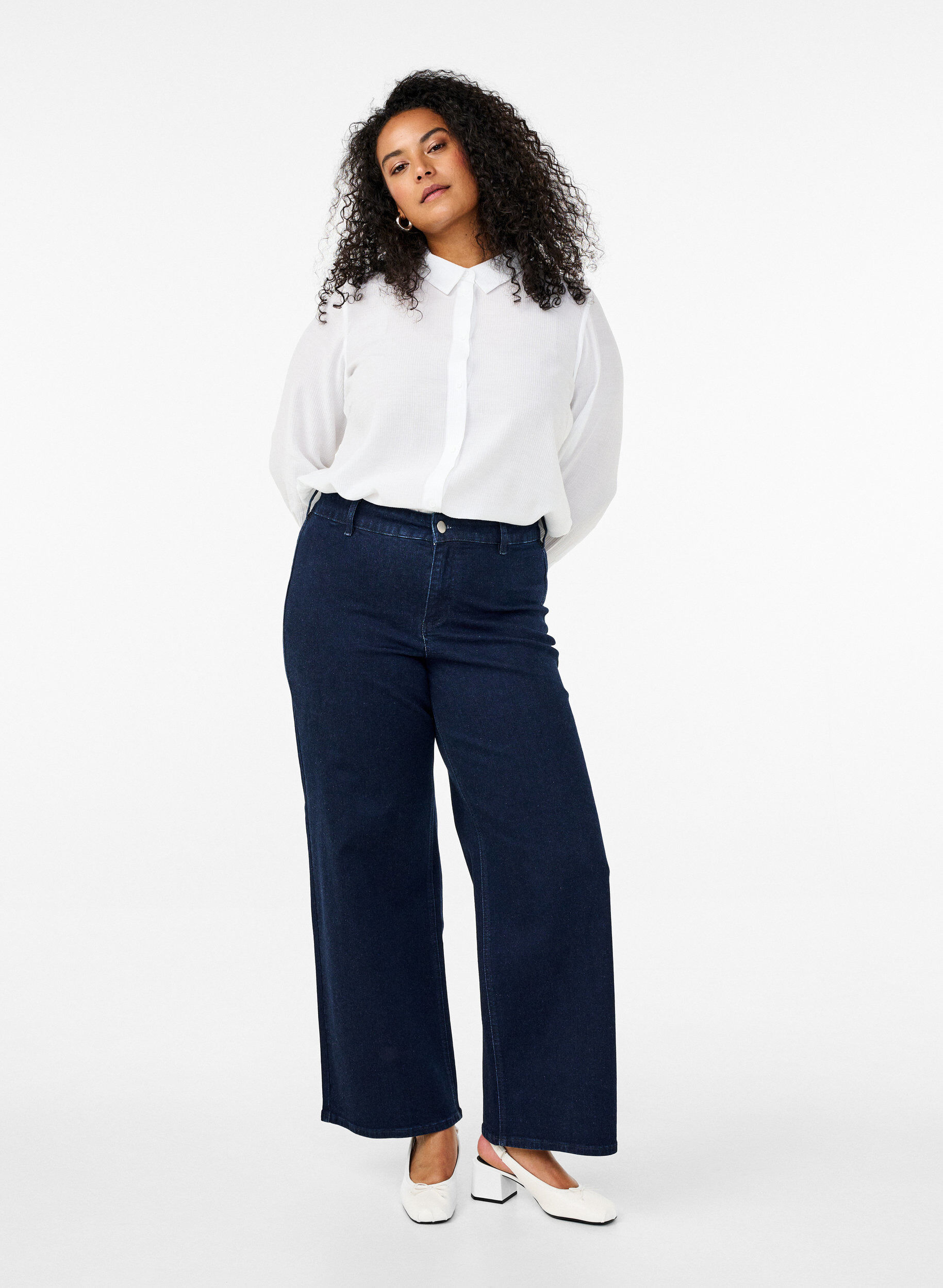 Jean large taille haute, Bleu, Model