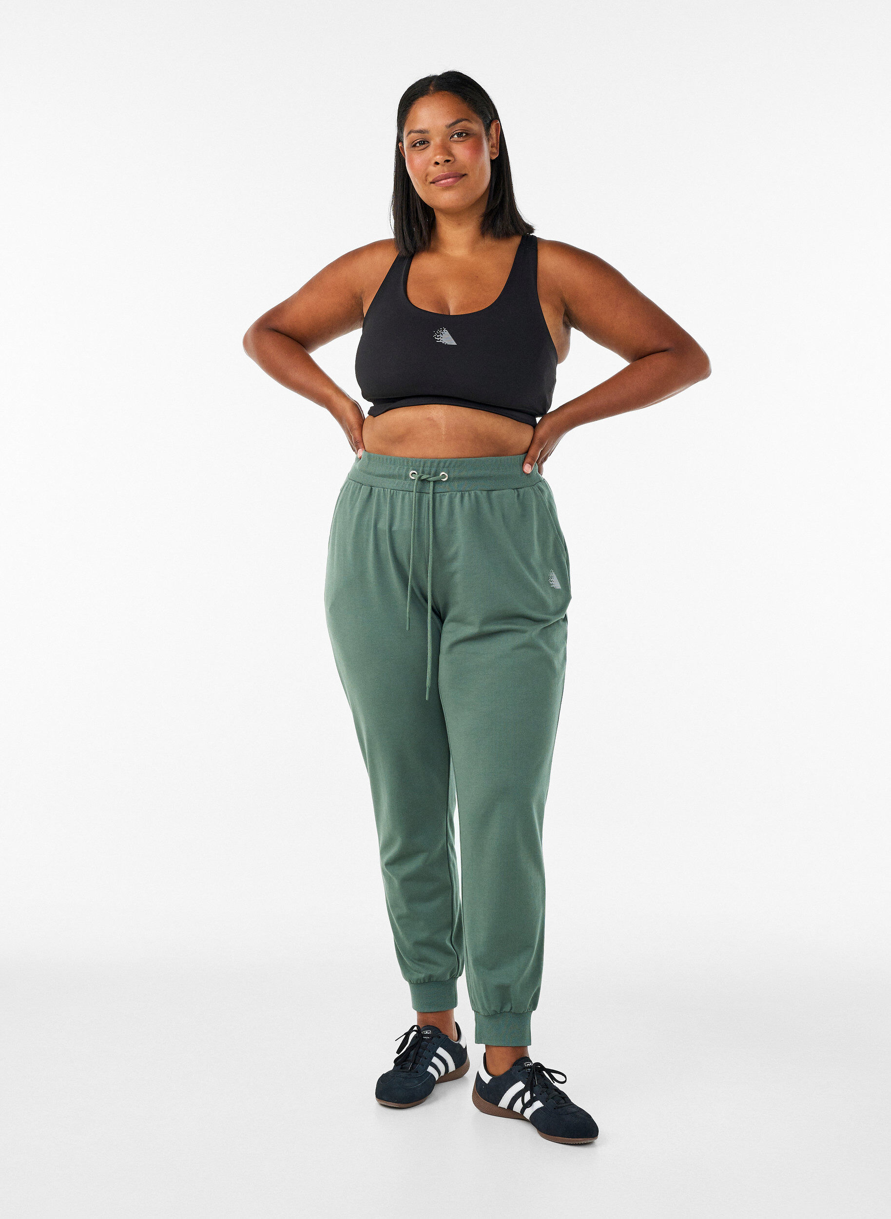 ZizziPantalon de sport ample avec des poches, Vert, Model image number 0