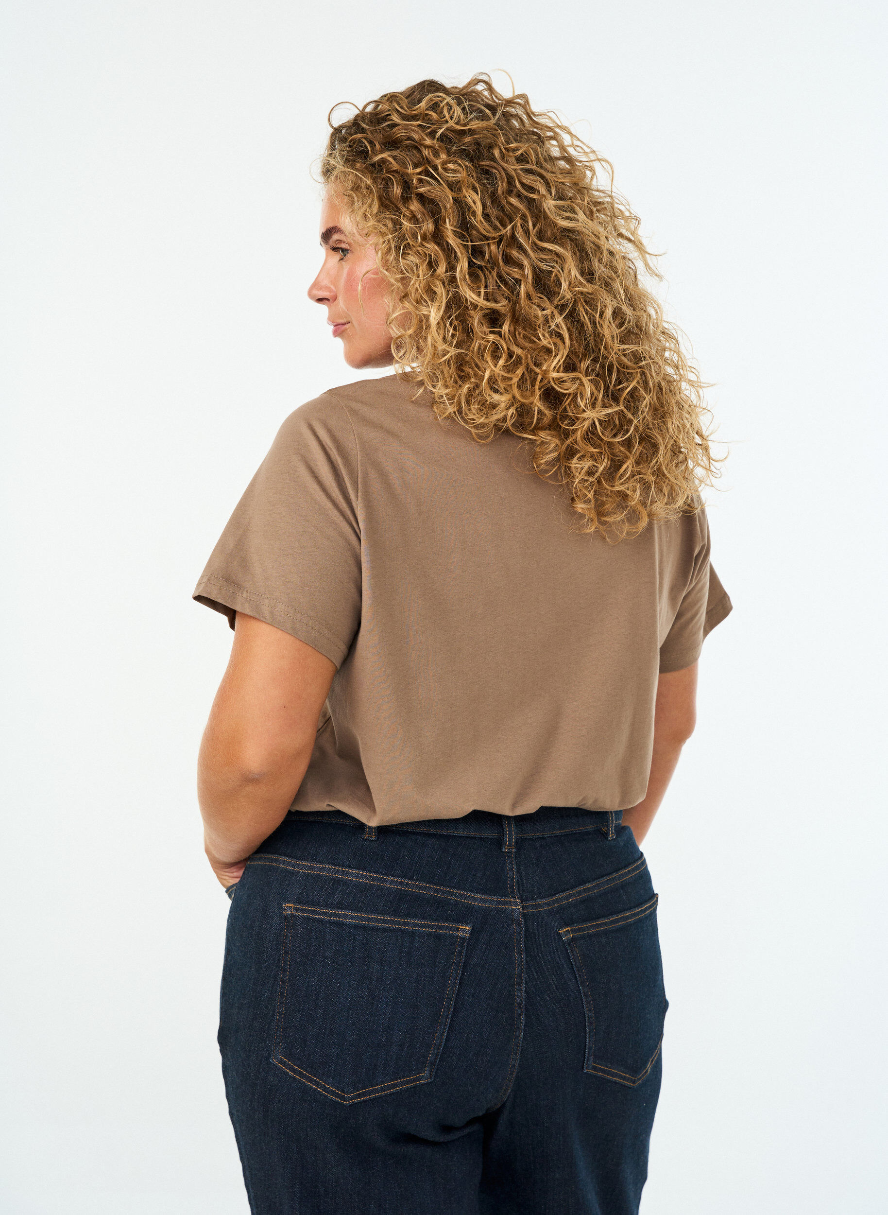 ZizziKatoenen T-shirt met V-hals en print aan de voorkant, Bruin, Model image number 2