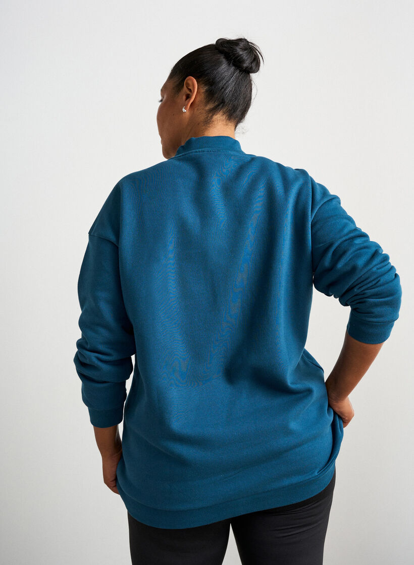 Lang sweatshirt met hoge hals en geborduurde tekst, Blauw, Model image number 2