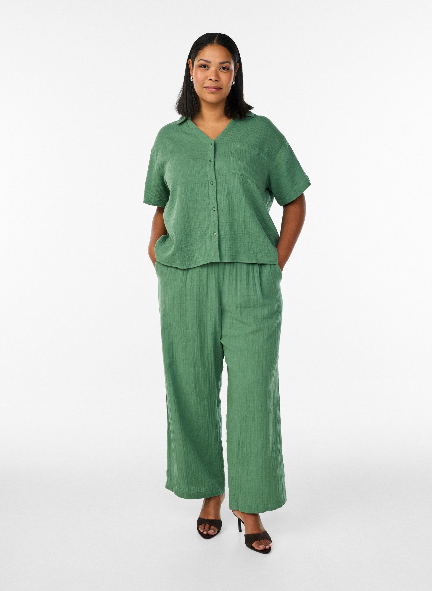 Zizzi Blouse en mousseline de coton &agrave; manches courtes, Vert, Model image number 1