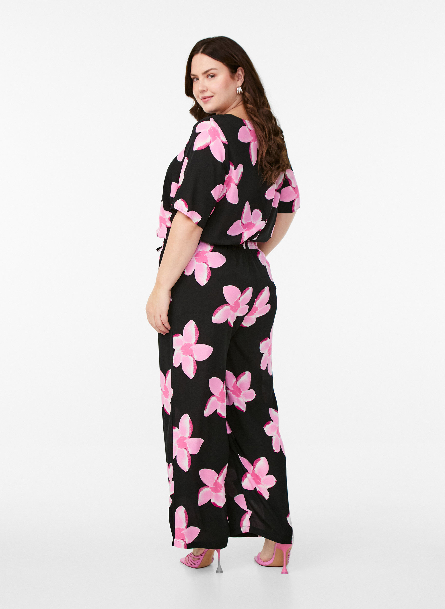 Zizzi Pantalon ample en viscose avec poches, Noir, Model image number 1