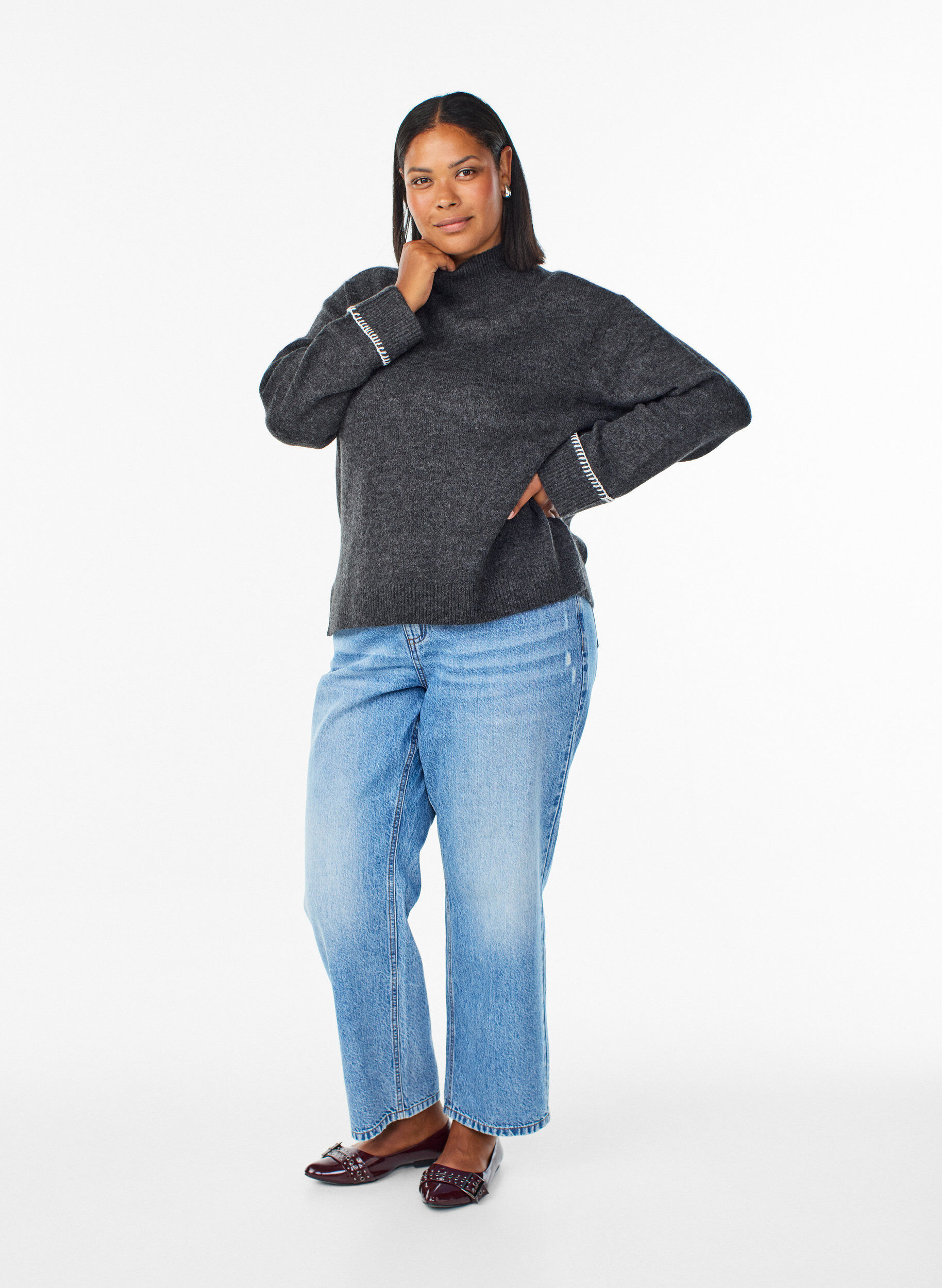 Zizzi Haut en maille avec col montant et d&eacute;tail contrastant, Gris anthracite, Model image number 1