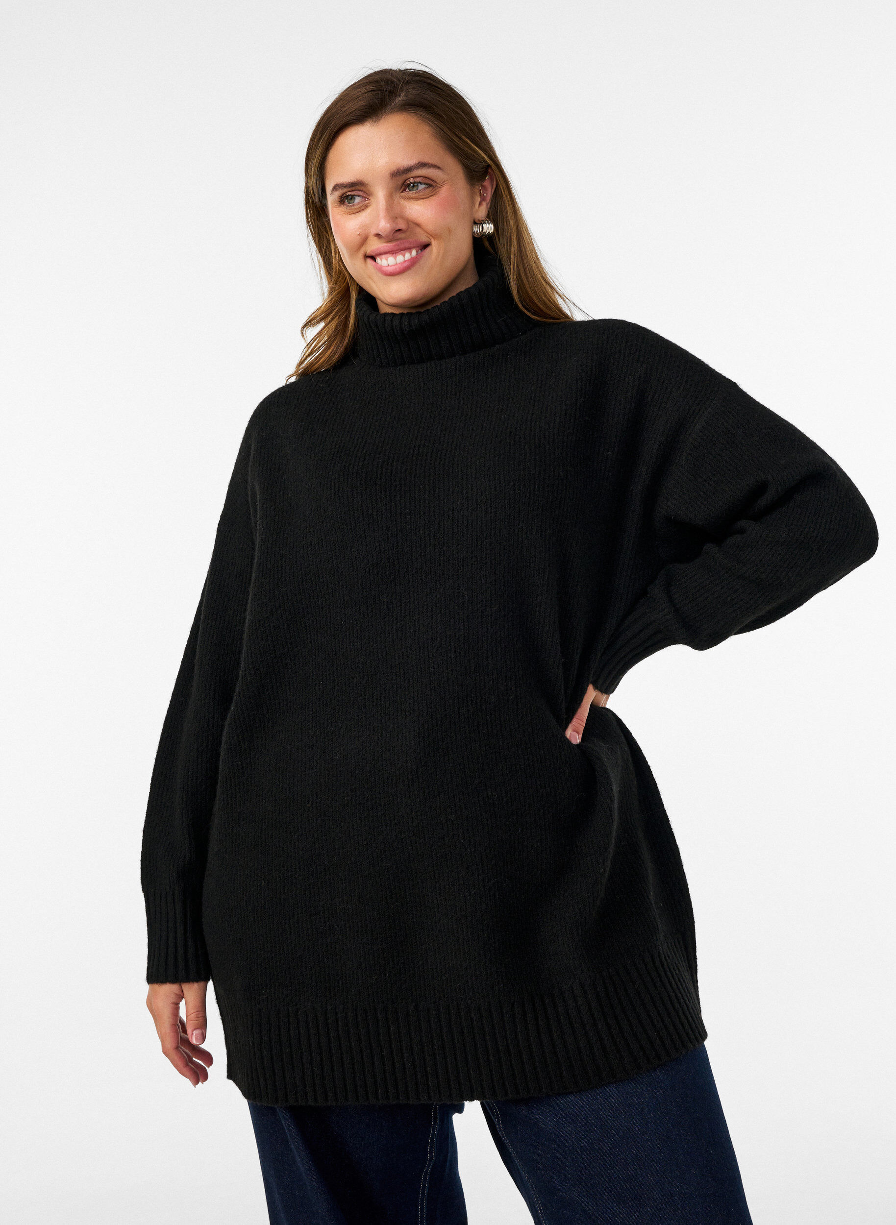 ZizziPull en maille l&acirc;che avec col roul&eacute;, Noir, Model image number 0