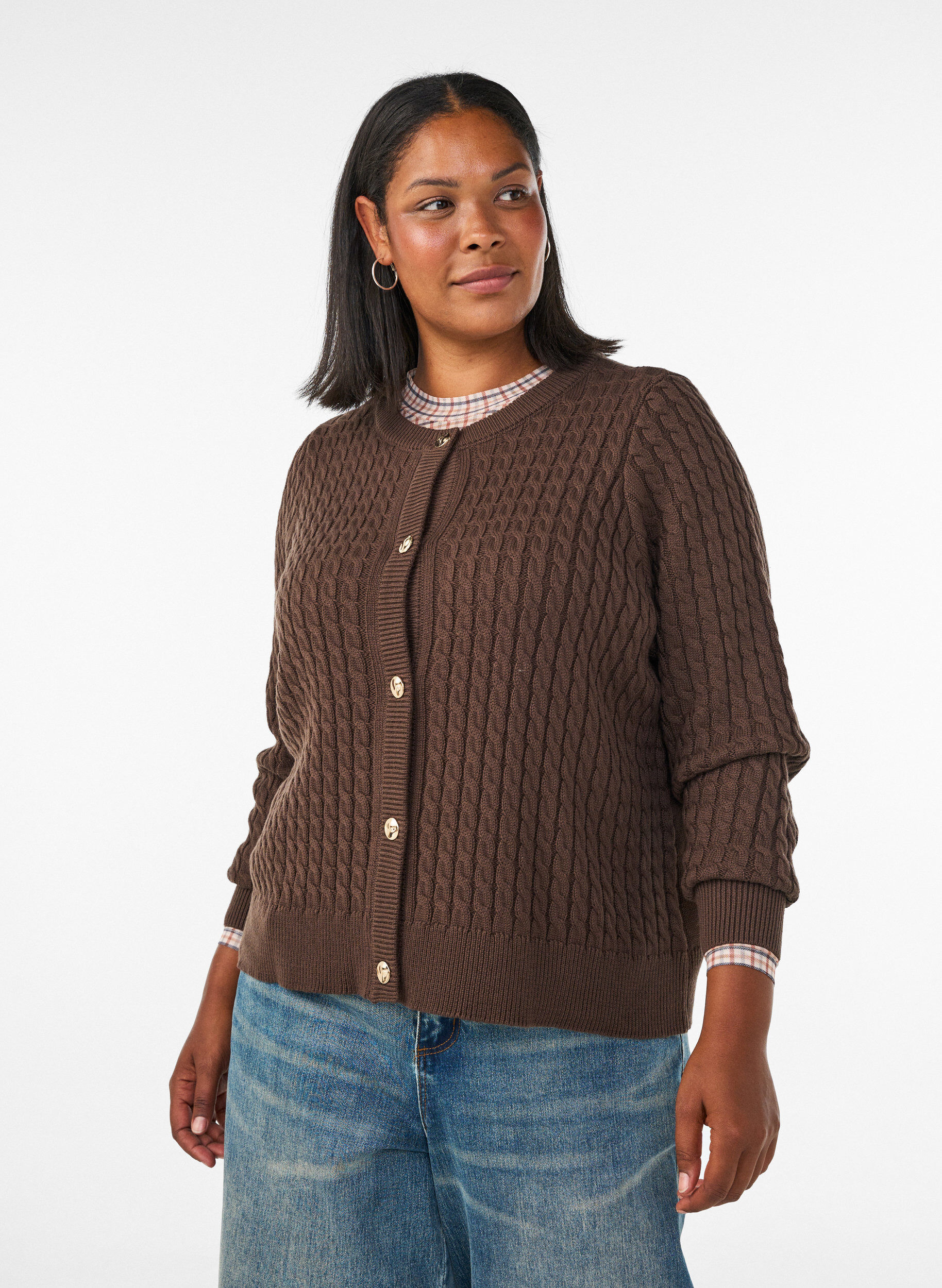 Cardigan en maille torsad&eacute;e avec boutons dor&eacute;s, Marron, Model