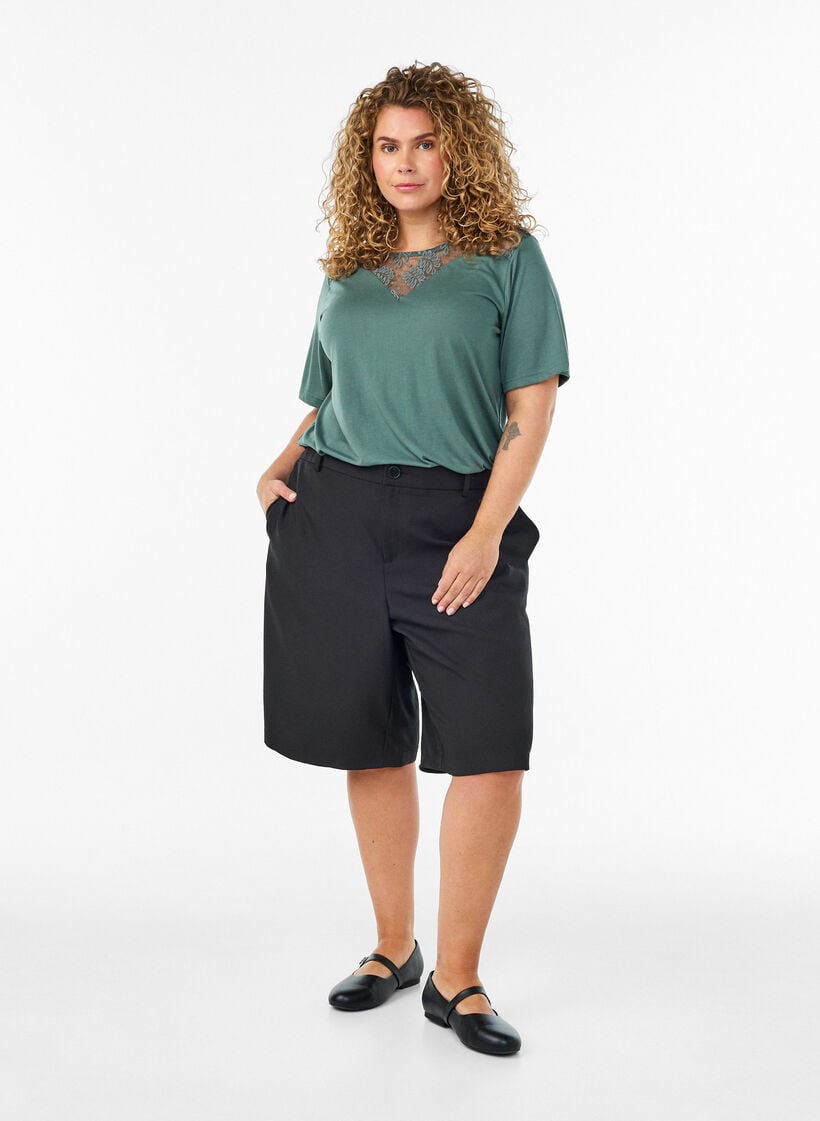Blouse avec empi&egrave;cement en dentelle et manches ballon, Vert, Model image number 1