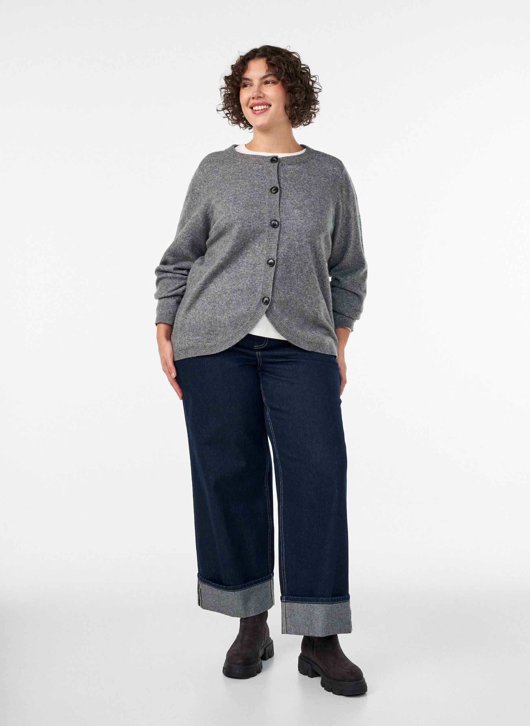 ZizziCardigan avec boutons et devant arrondi, Gris, Model image number 1
