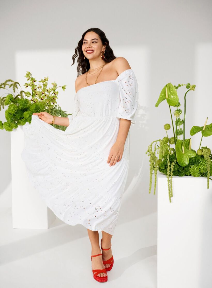 Witte jurk met kanten details, , Model, 2