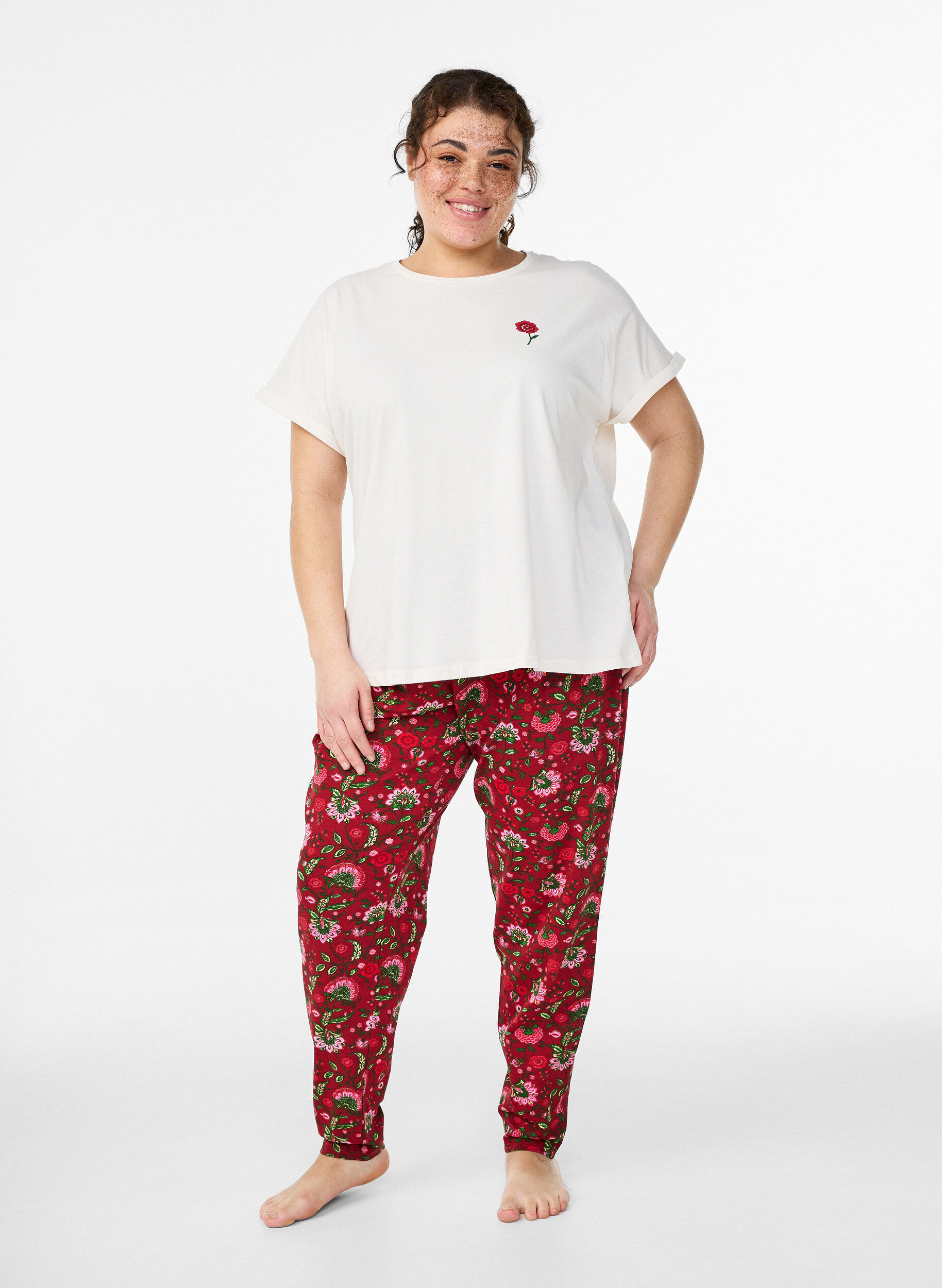 ZizziLosse pasvorm katoenen nacht T-shirt met printdetail, Vanille, Model image number 1