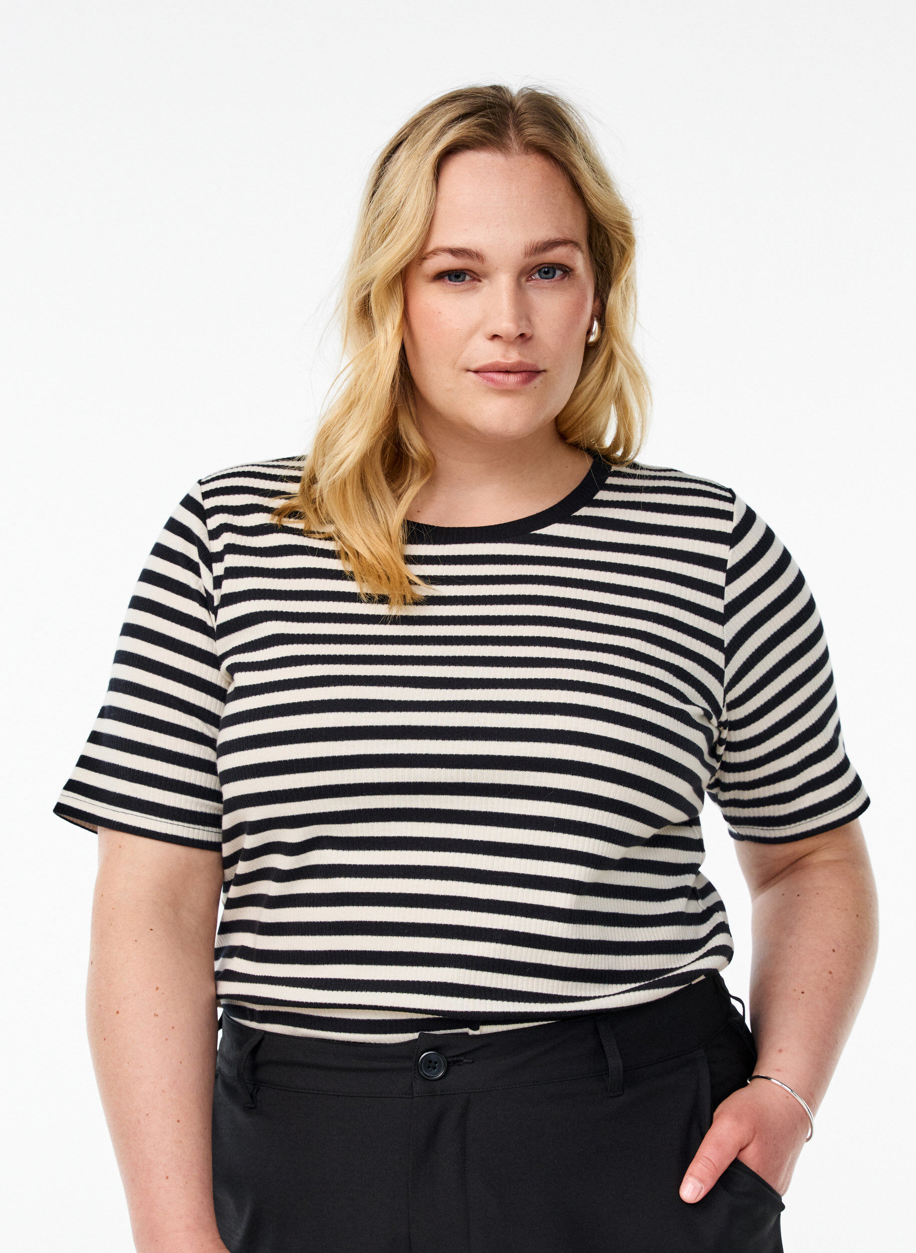 Gestreept T-shirt met geribbelde textuur, Zwart, Model
