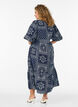 Robe longue en viscose avec un imprim&eacute; cachemire et des manches courtes, Bleu, Model image number 1