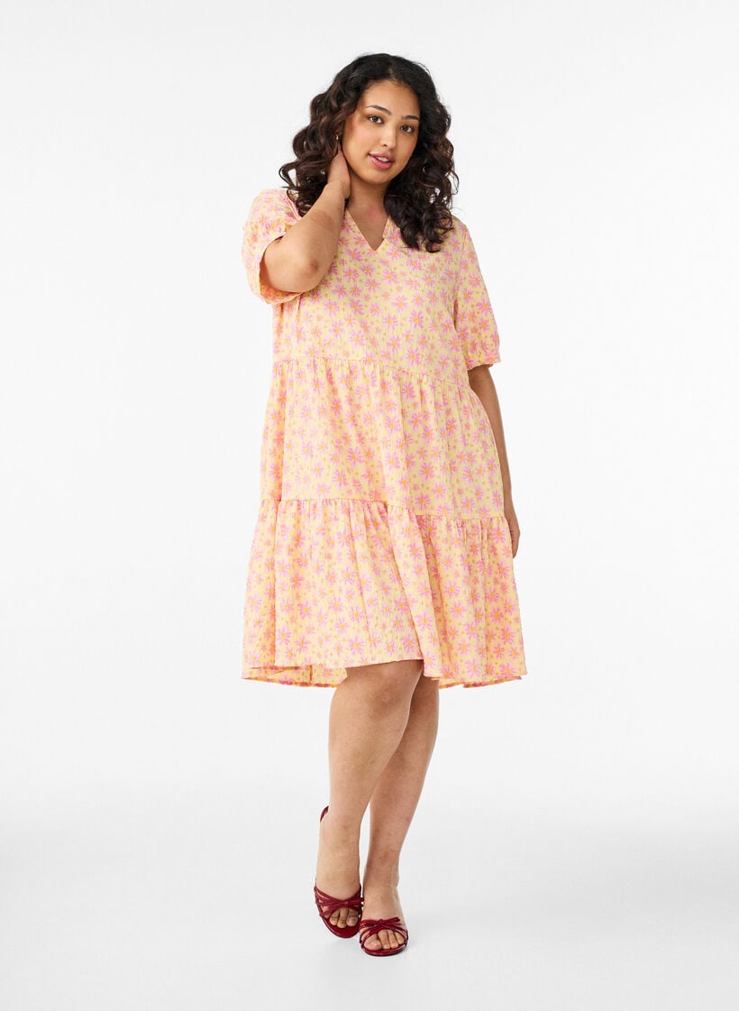 Robe courte &agrave; coupe &eacute;vas&eacute;e, Jaune, Model image number 1