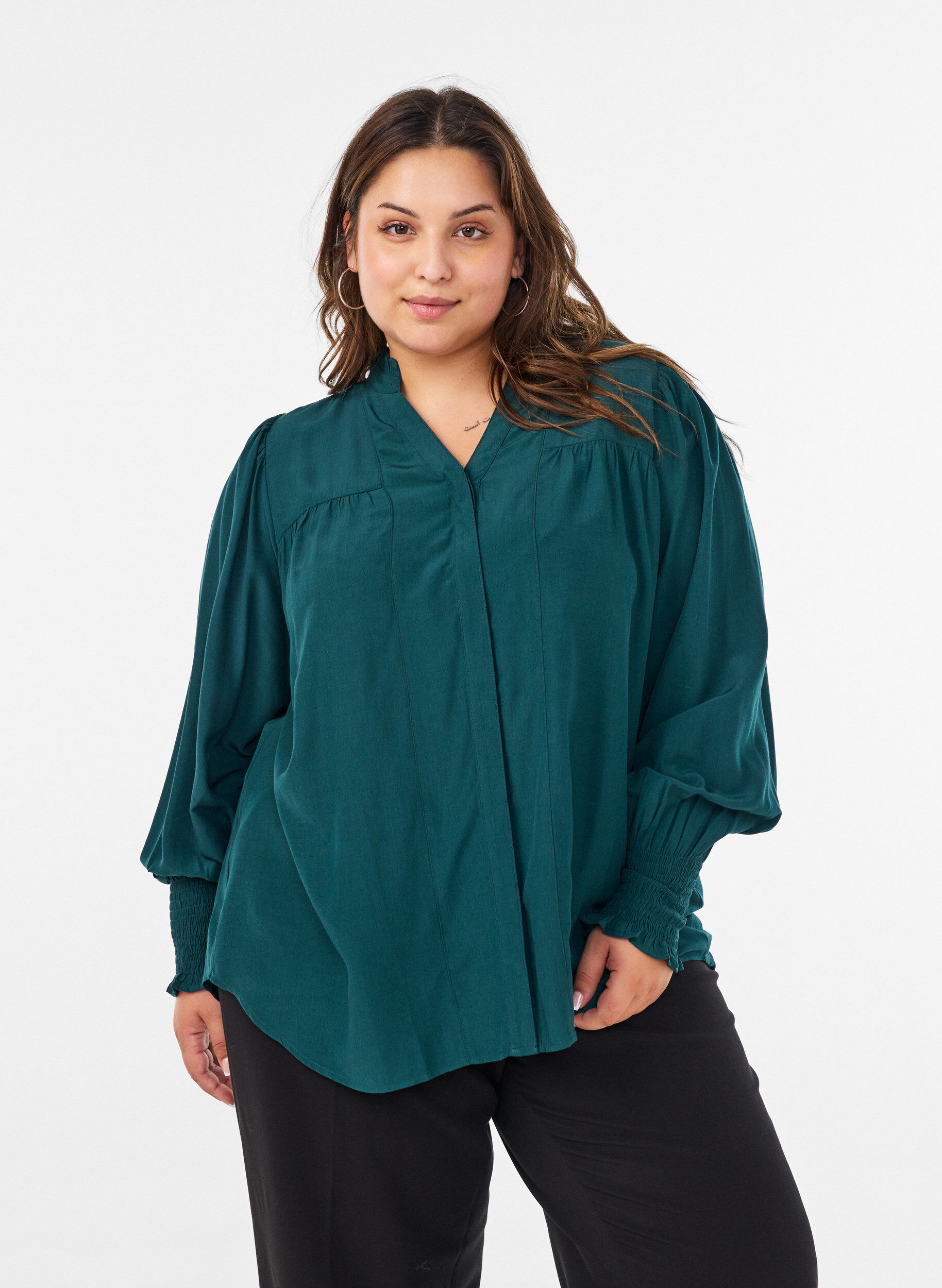 Blouse avec col &agrave; volants et fronces, Vert fonc&eacute;, Model