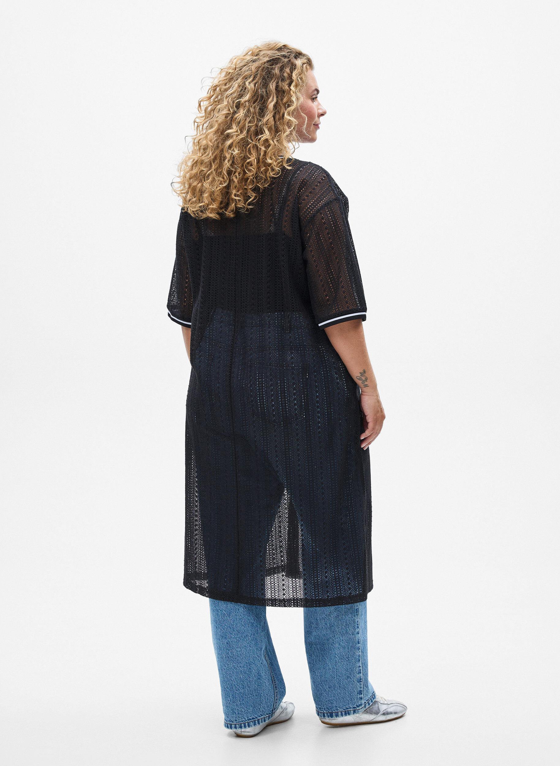 ZizziMidi-jurk met een opengewerkt patroon en korte mouwen, Zwart, Model image number 1