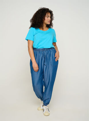 Pantalon ample en lyocell, Medium Blue Denim, Model image number 0