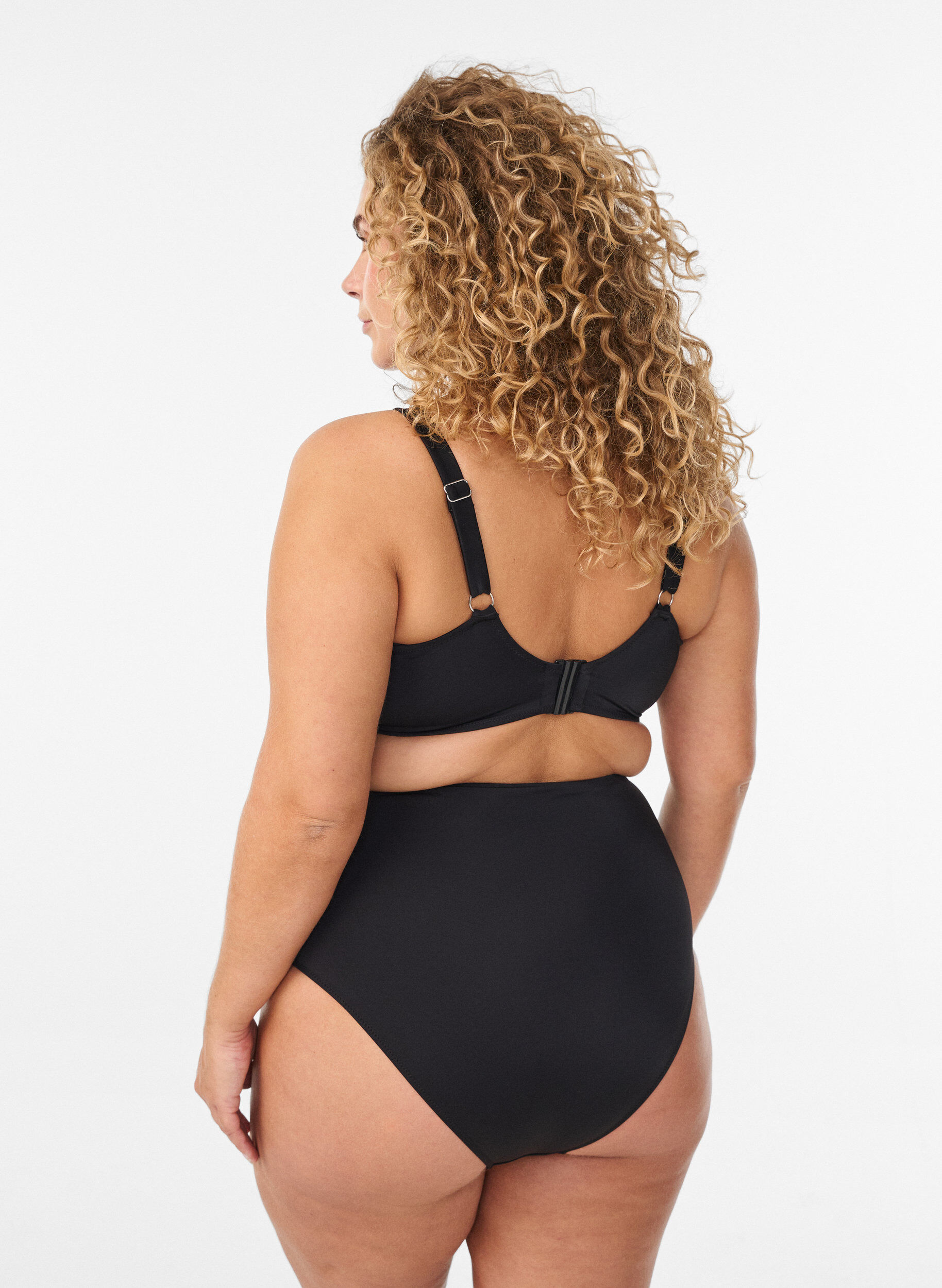 Zizzi Bas de bikini &agrave; taille haute, Noir, Model image number 1