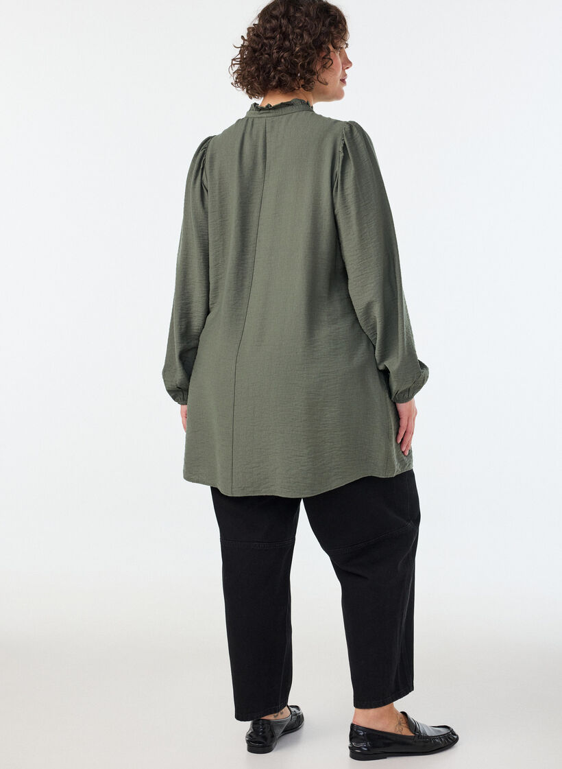 Viscose tuniek met ruches en knopen, Groen, Model image number 2