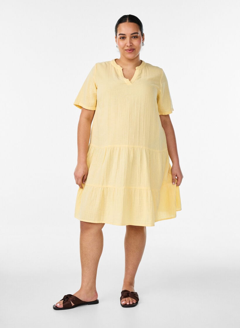 Robe courte &eacute;vas&eacute;e en mousseline de coton, Jaune clair, Model image number 1