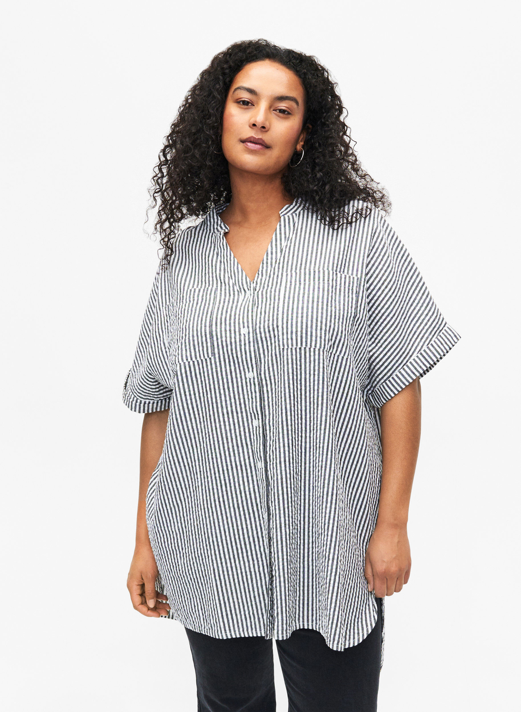 Zizzi Chemise ray&eacute;e avec poches de poitrine, White/Black Stripe, Model image number 0