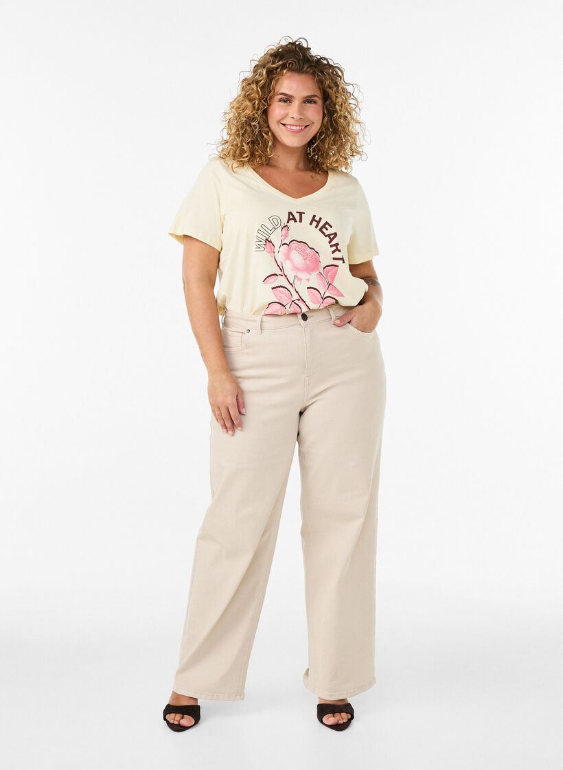 T-shirt en coton avec imprim&eacute; sur le devant et col en V, Beige, Model image number 1