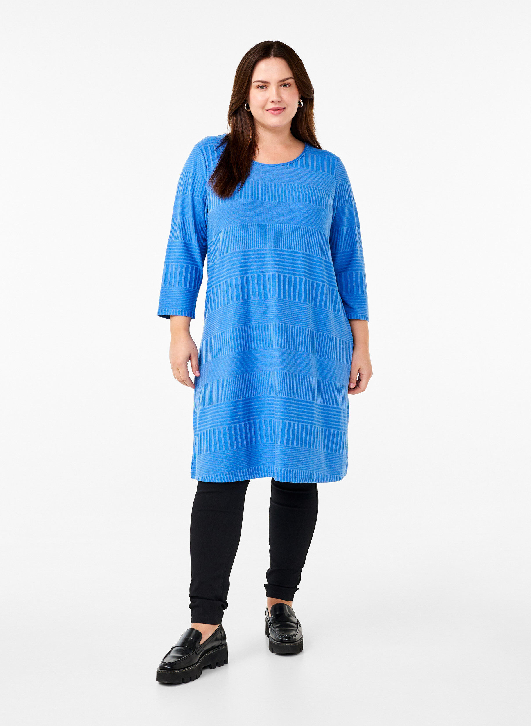 Zizzi Robe avec manches 3/4 et motif ray&eacute;, Princess Blue Mel., Model image number 2