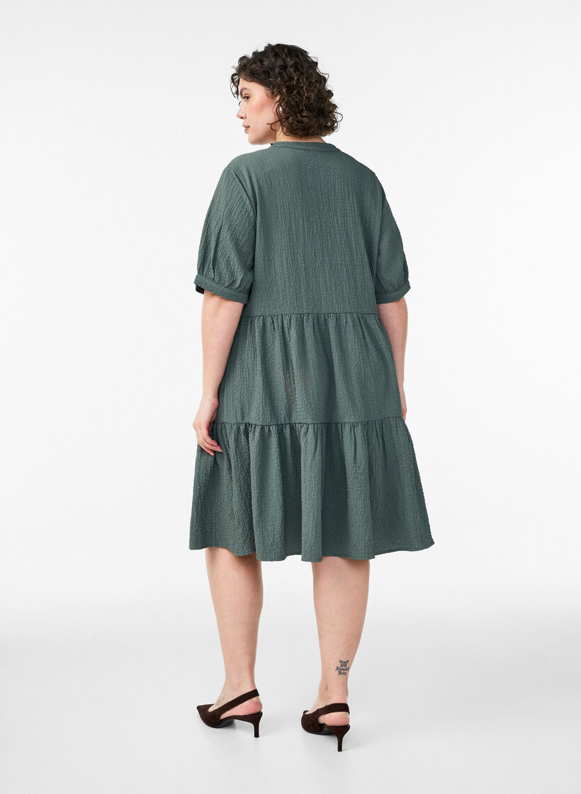Robe courte &agrave; coupe &eacute;vas&eacute;e, Vert fonc&eacute;, Model image number 1