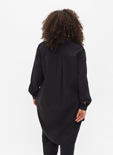 Chemise longue en coton avec poches à la poitrine, Black, Model image number 1