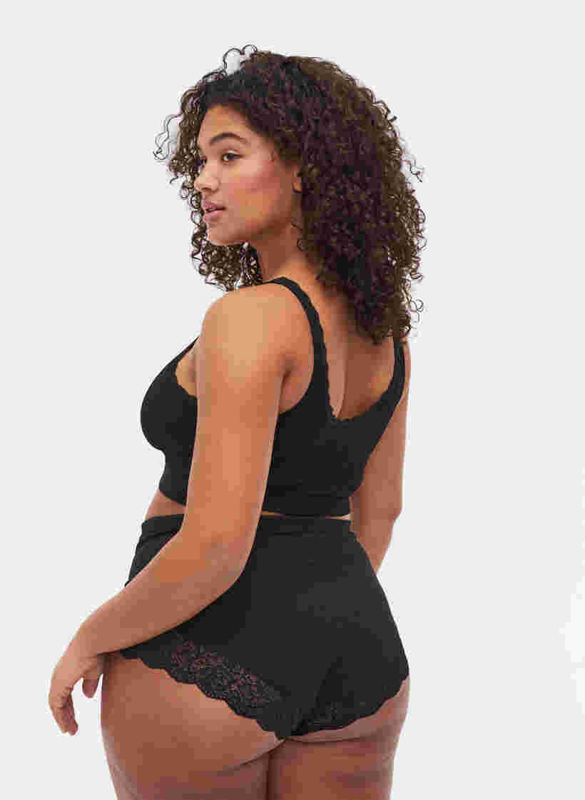 Culotte gainante légère avec bord en dentelle, Black, Model image number 1