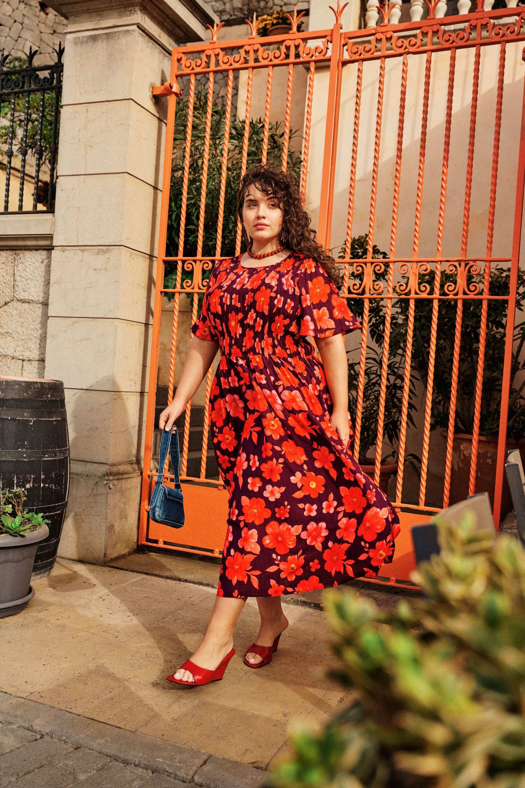 Zizzi&Eacute;l&eacute;gance florale en rouge, , Model