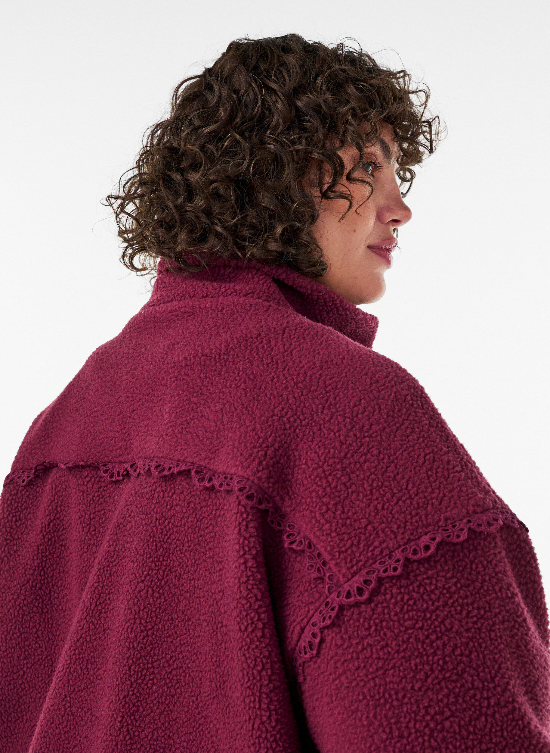 ZizziVeste teddy avec finitions en broderie anglaise et col montant, Bordeaux, Model image number 3