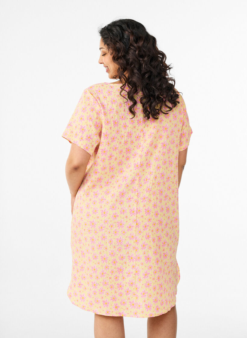 Robe courte avec texture froiss&eacute;e et manches courtes, Jaune, Model image number 2