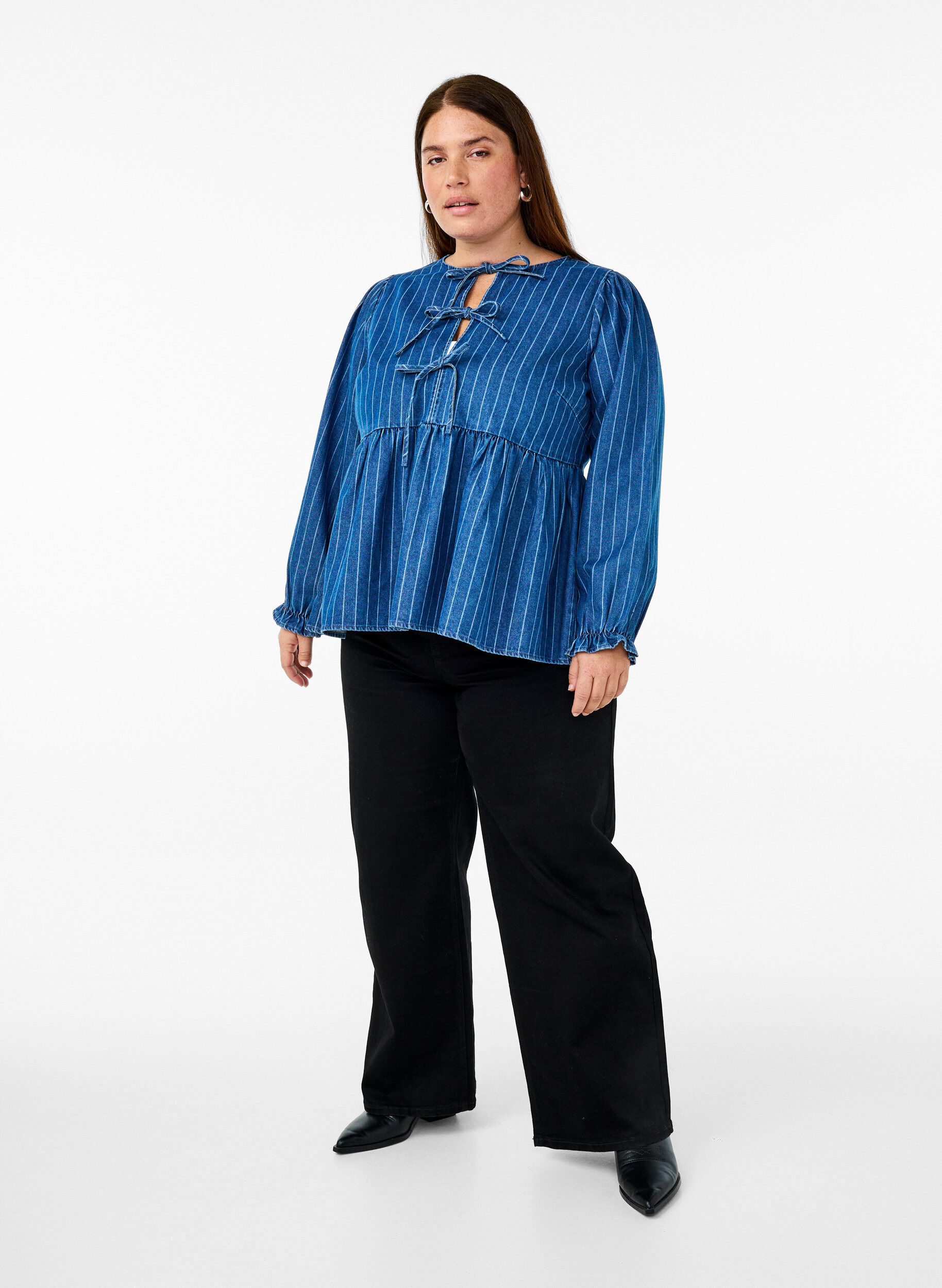 ZizziGestreepte denim blouse met strik aan de voorkant, Blauw, Model image number 1