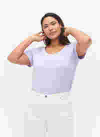 Basic t-shirt in effen kleur met katoen, Lavender, Model