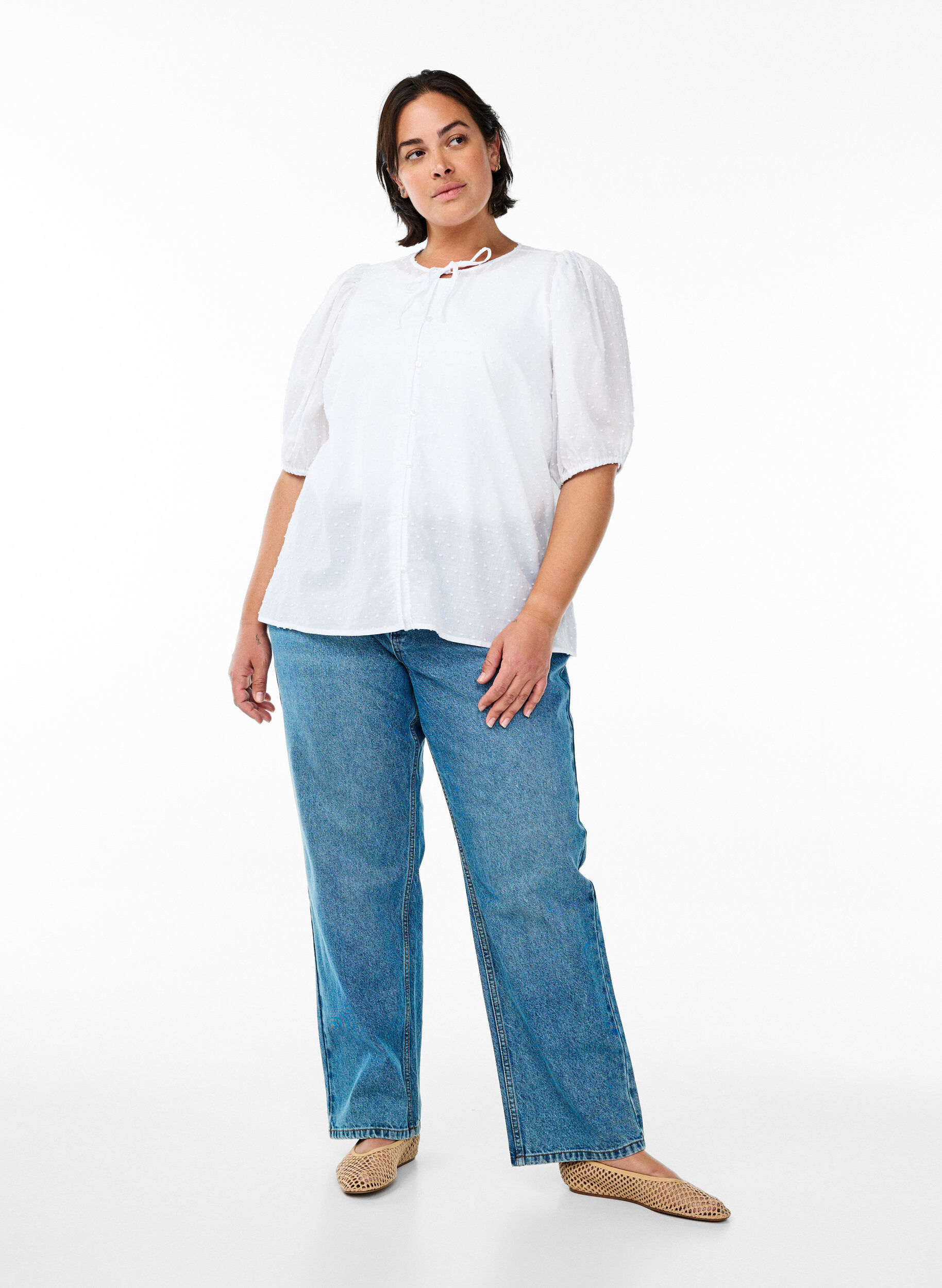 Zizzi Chemisier &agrave; cordon d'attache et &agrave; texture &agrave; pois, Blanc, Model image number 1