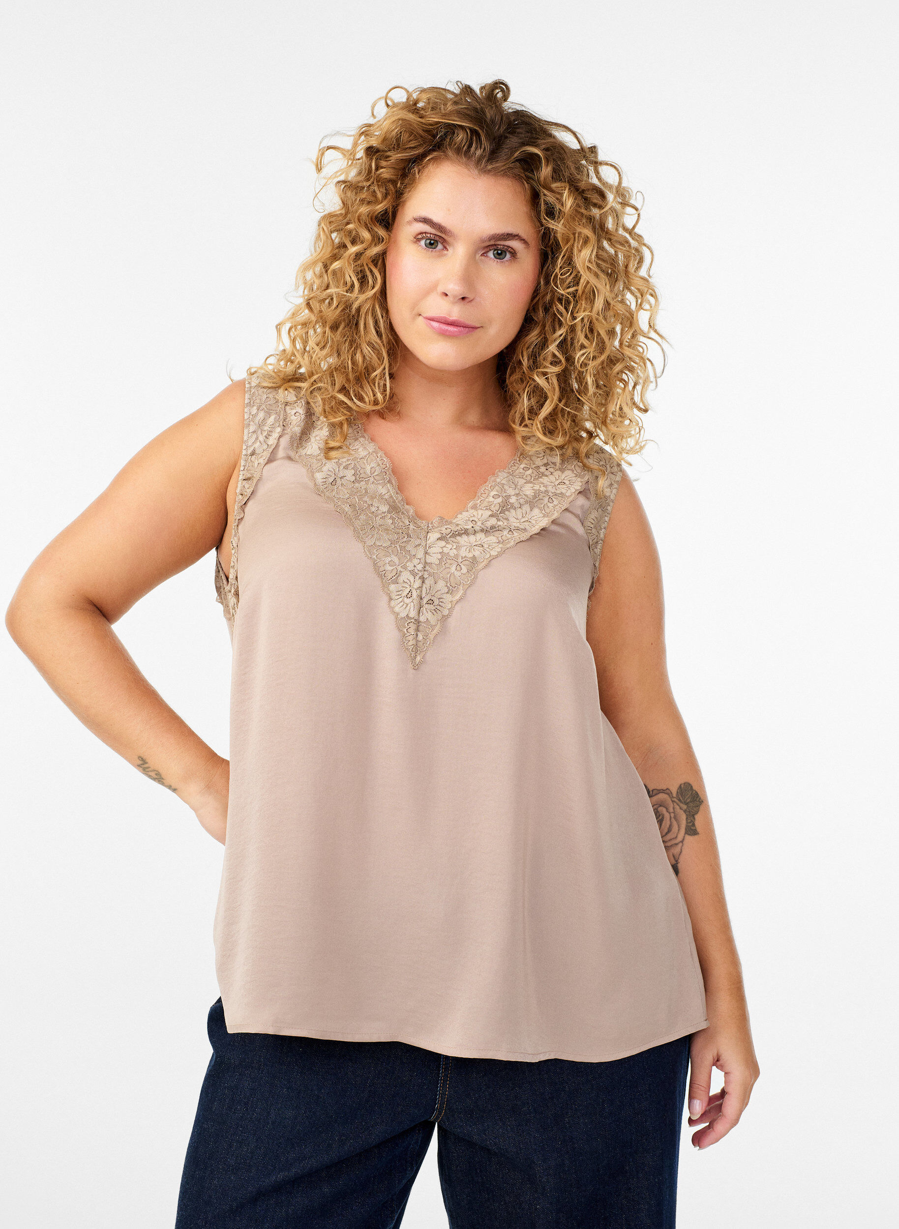 Top sans manches avec dentelle, Beige, Model