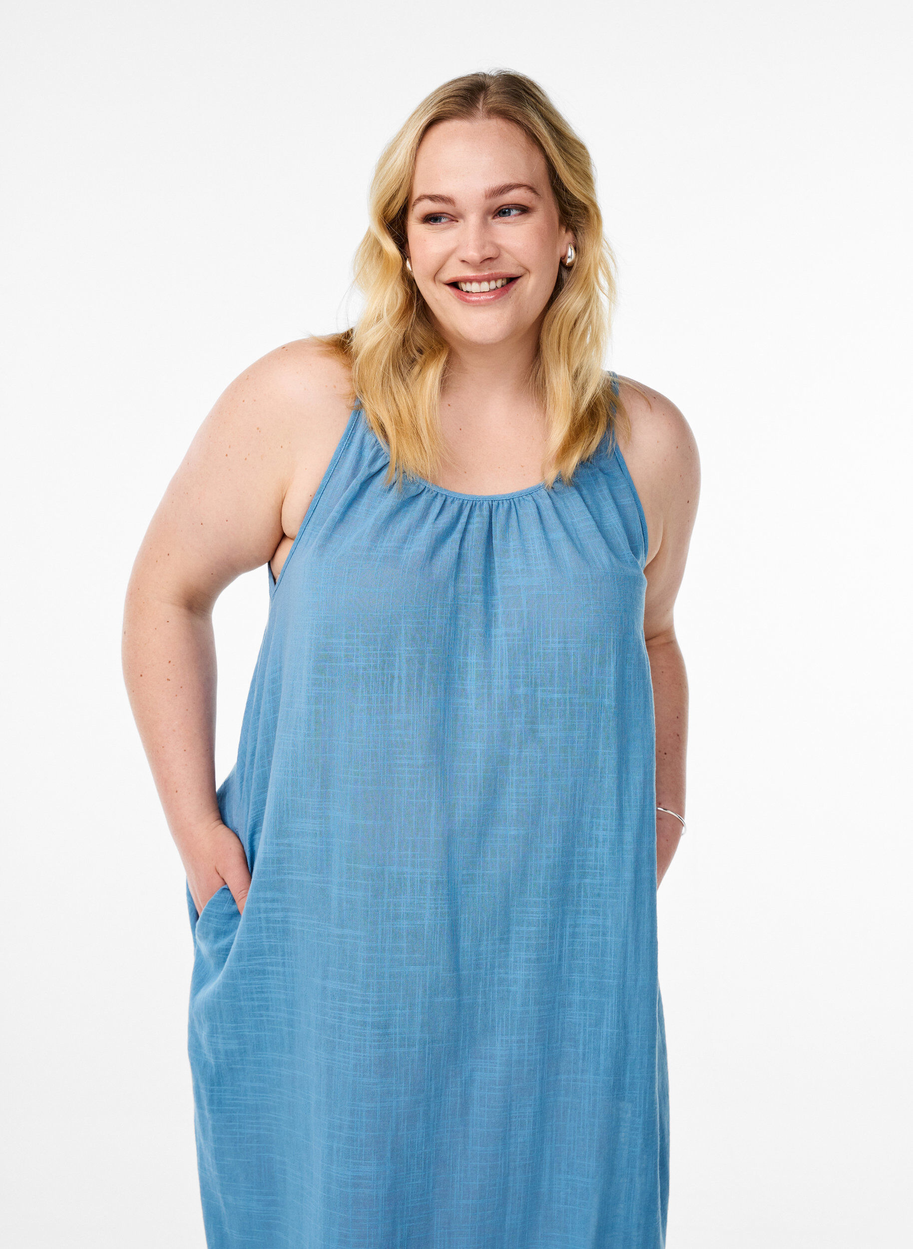 Zizzi FLASH - Robe &agrave; bretelles mi-longue en coton, Bleu, Model image number 2