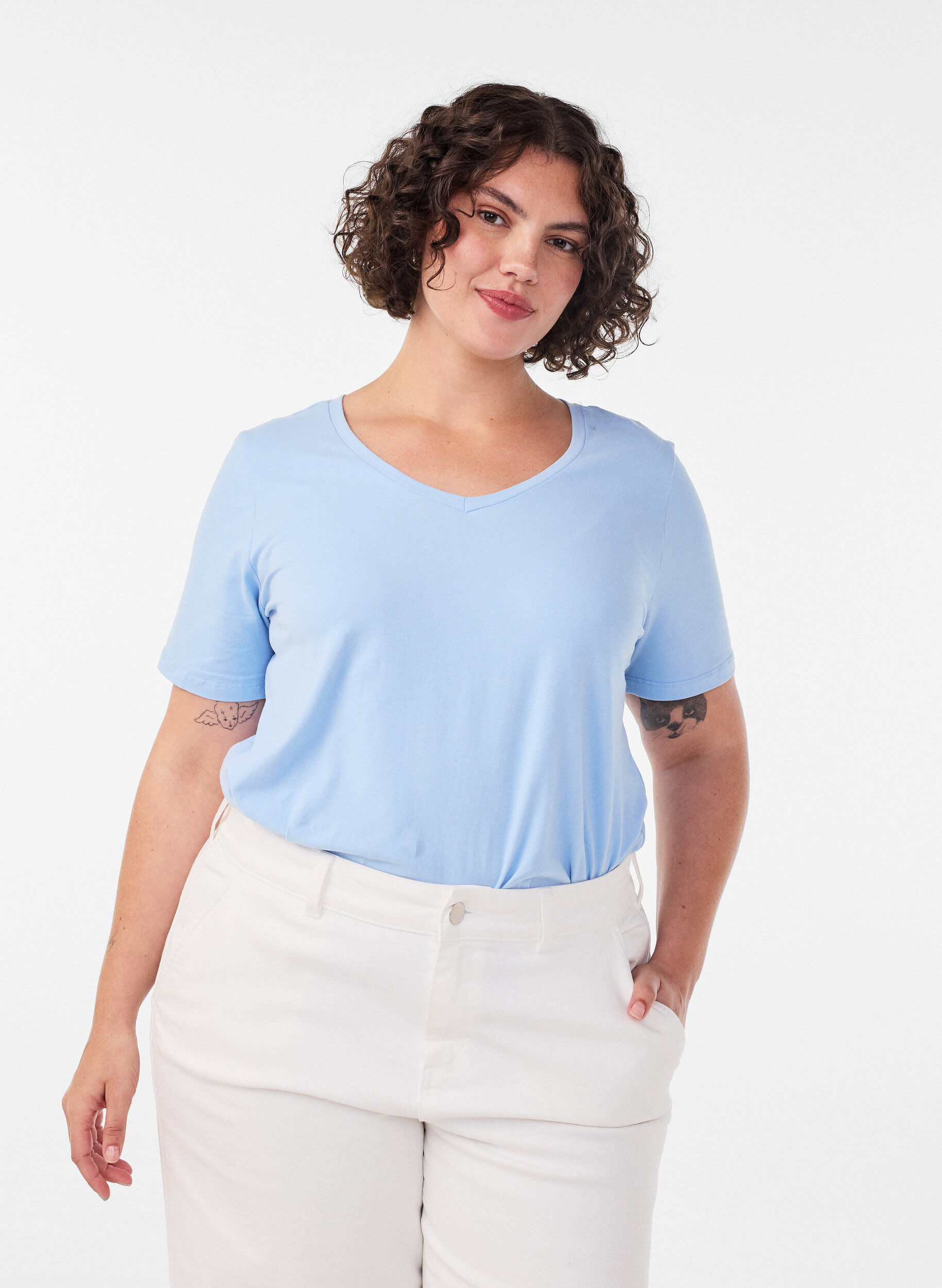 Basic t-shirt in effen kleur met katoen, Blauw, Model